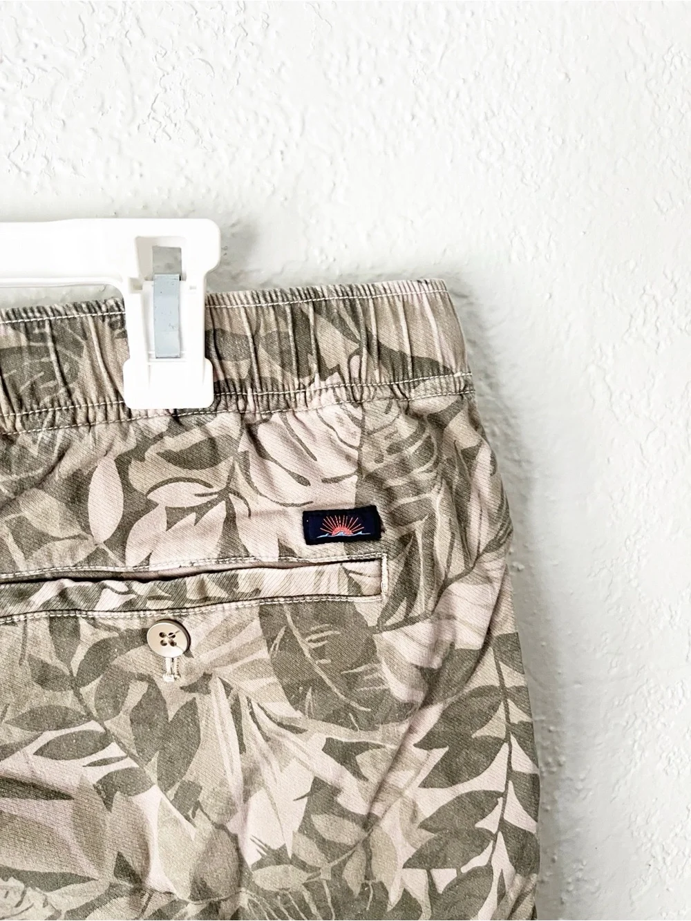 Faherty Printed Olive Jungle Essential Shorts Size XL Tropical Summer Preppy